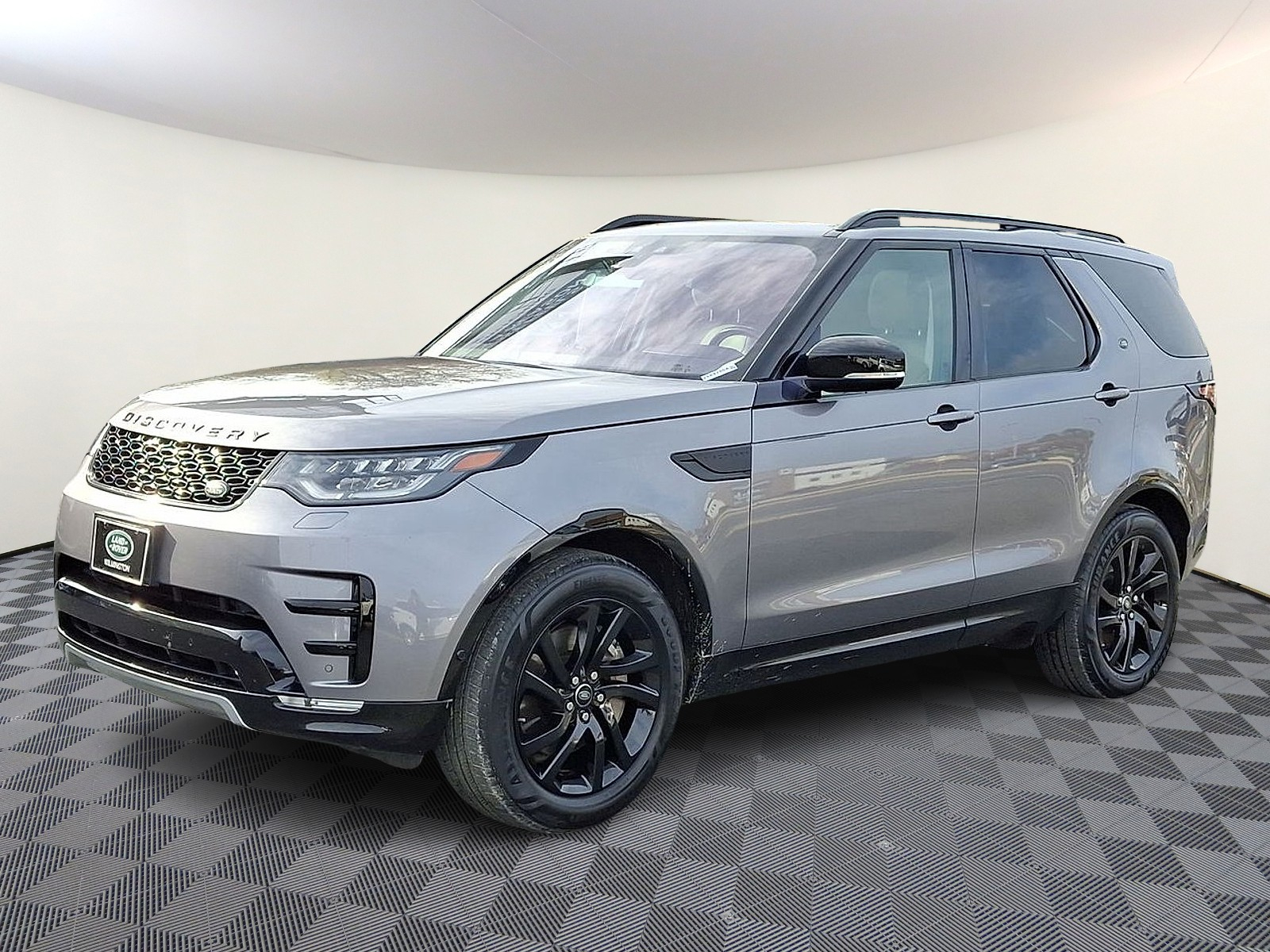 2020 Land Rover Discovery Landmark Edition's photo