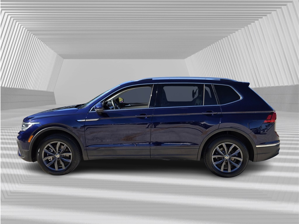 2023 Volkswagen Tiguan SE photo 3