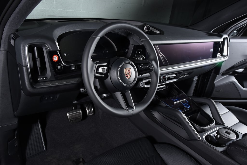 2026 Porsche Cayenne S E-Hybrid photo 3