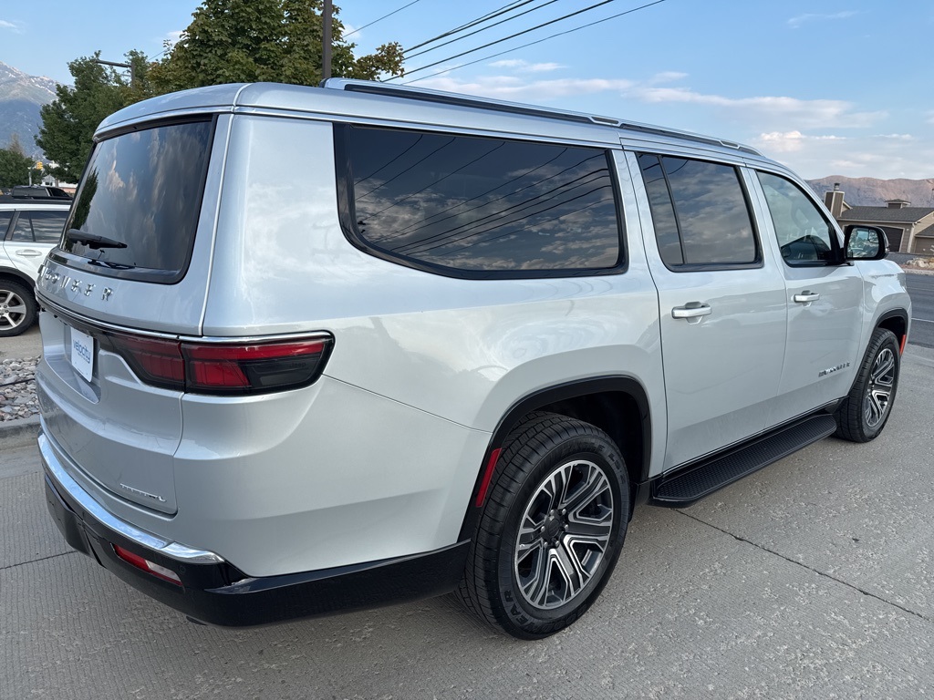 2023 Jeep Wagoneer L Series II photo 2