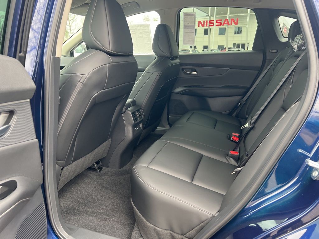 2025 Nissan Murano SV photo 14