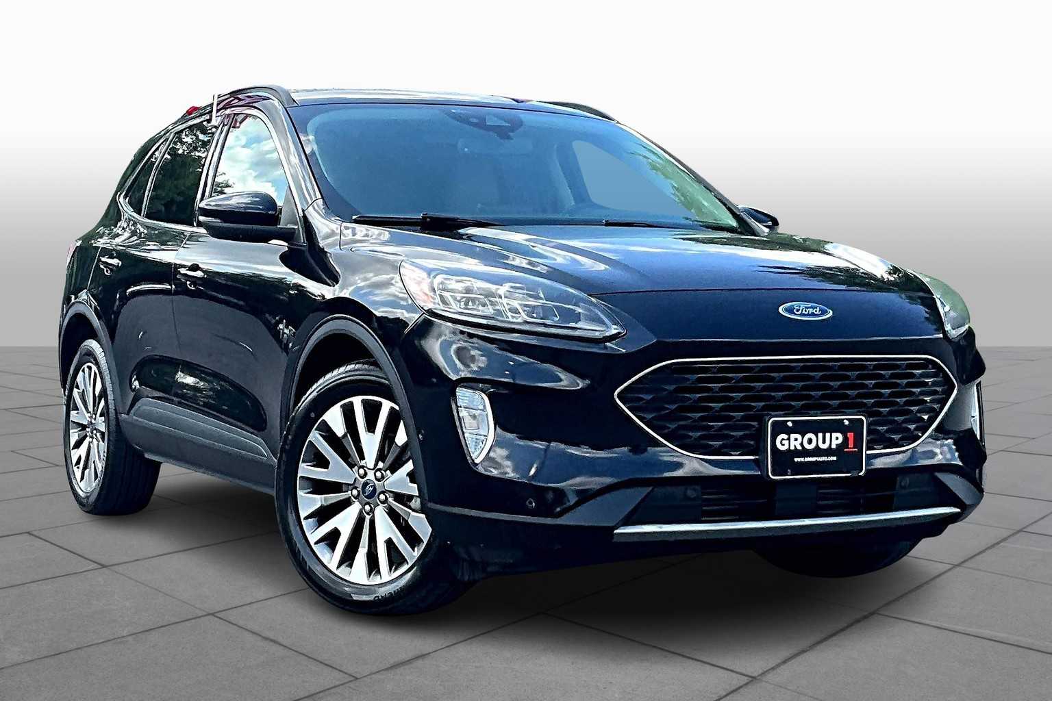 2020 Ford Escape Titanium photo 2