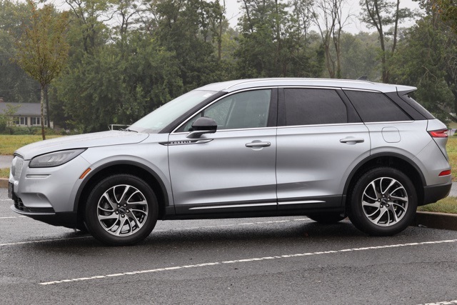 2022 Lincoln Corsair Standard photo 9
