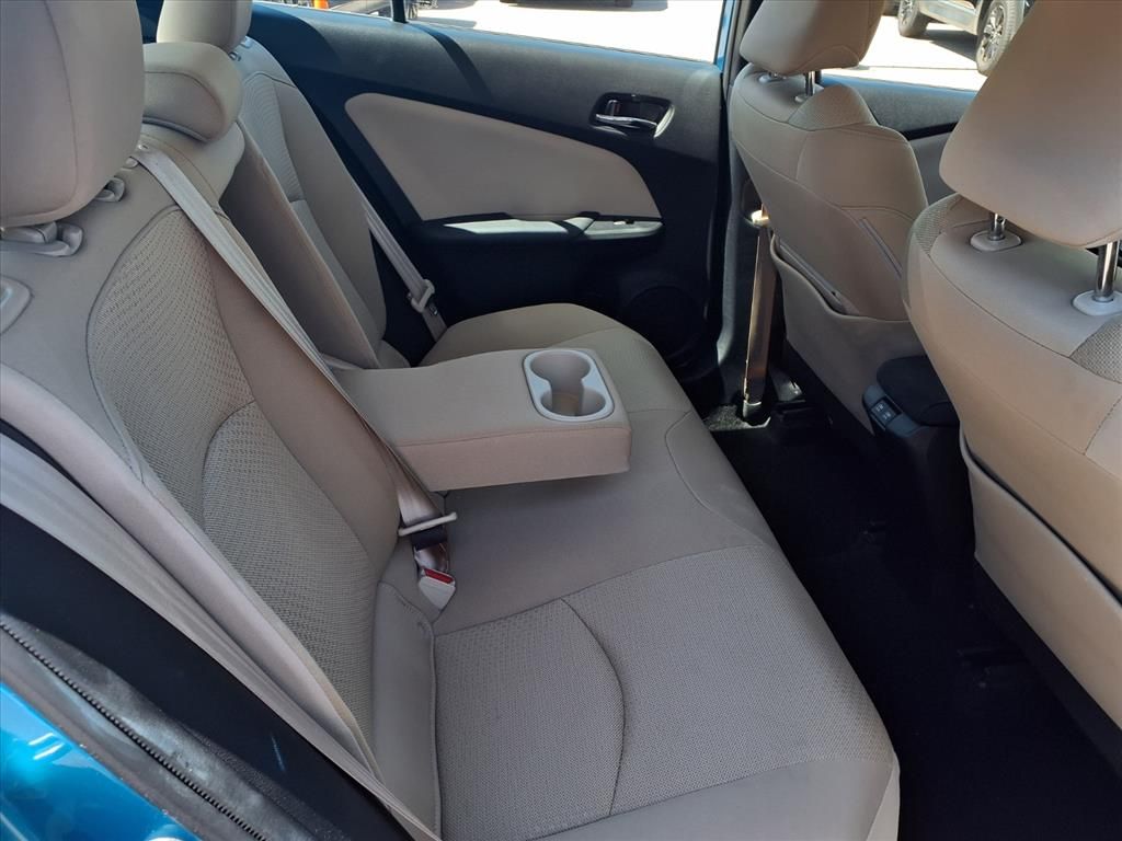 2019 Toyota Prius LE photo 19