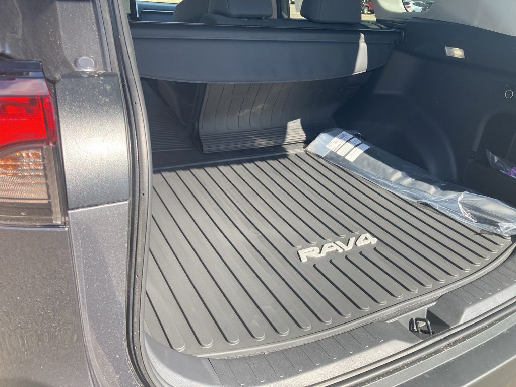 2025 Toyota RAV4 XLE photo 26