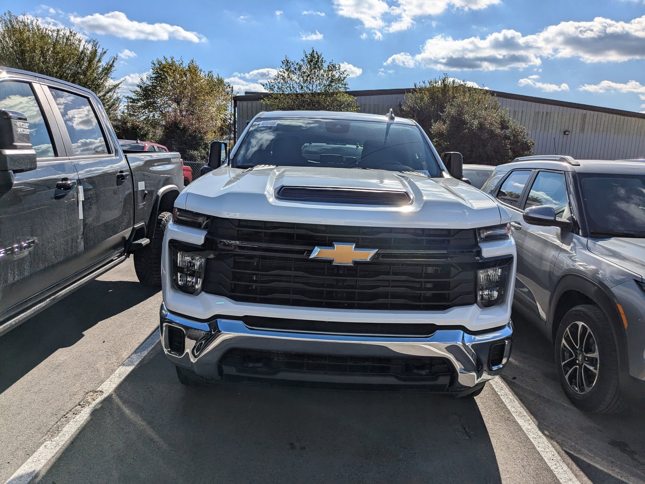 2025 Chevrolet Silverado 2500HD photo 2