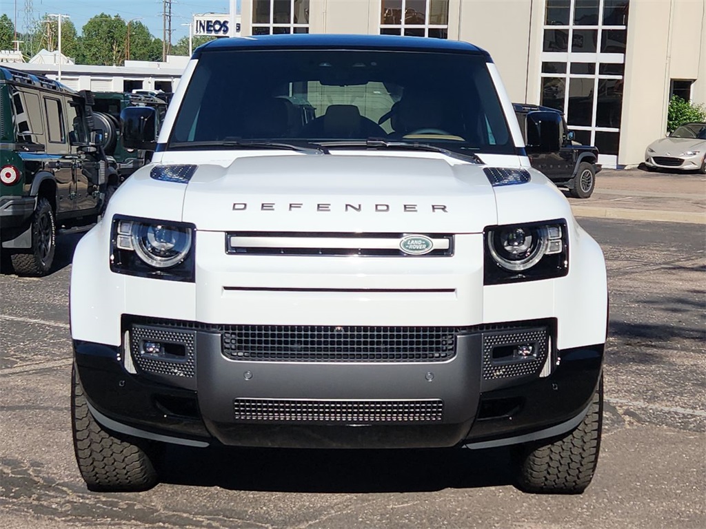 2025 Land Rover Defender 110 V8 photo 14