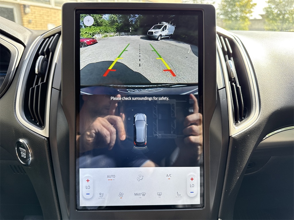 2022 Ford Edge SEL photo 17