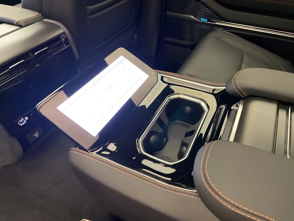 2025 Jeep Grand Wagoneer III photo 17