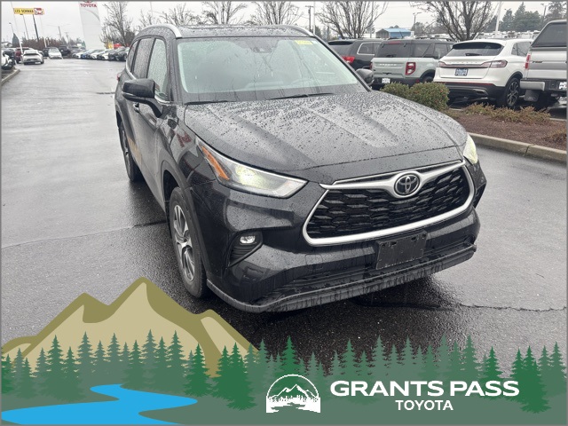 2022 Toyota Highlander XLE's photo