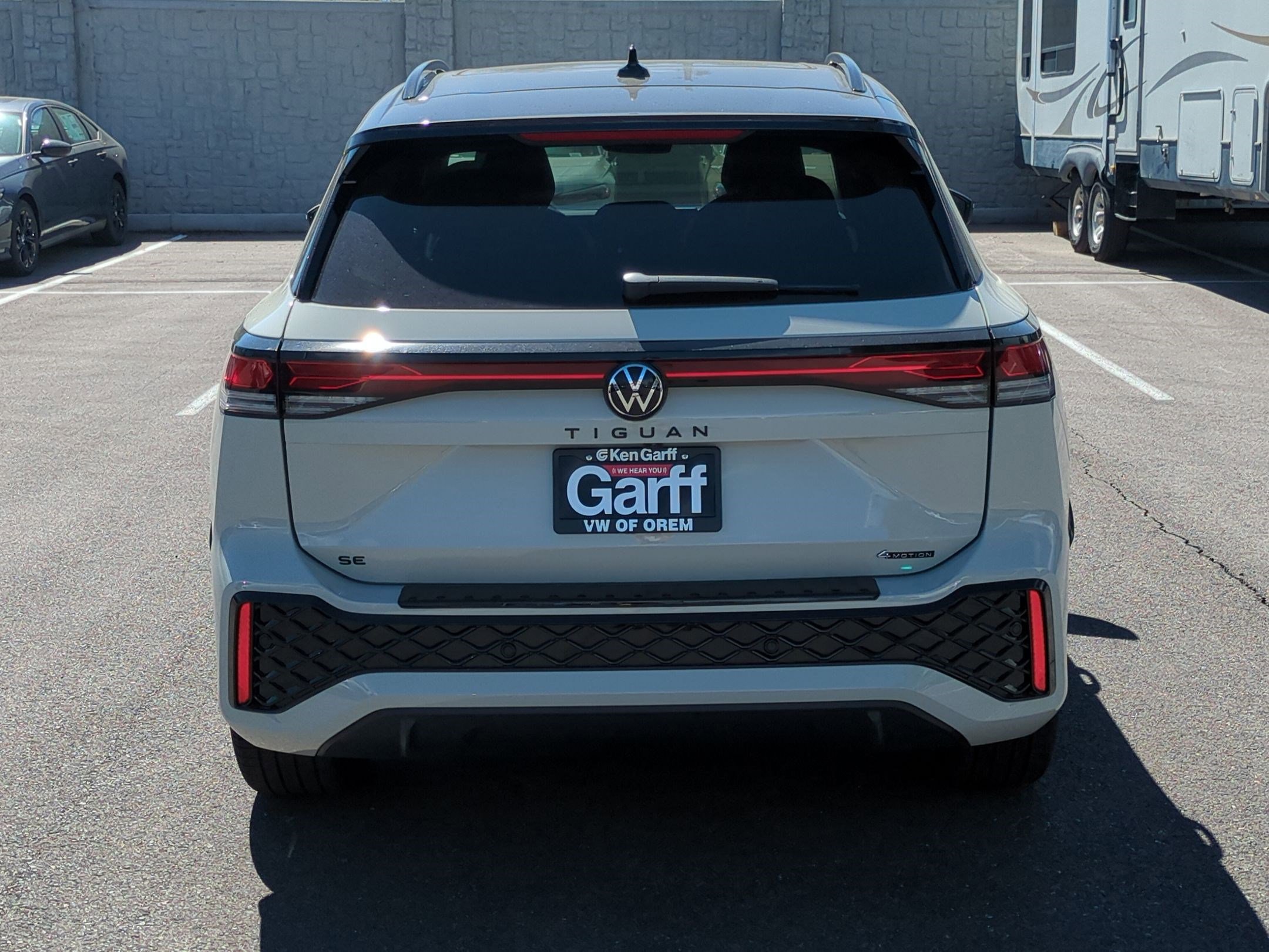 2025 Volkswagen Tiguan SE R-Line Black photo 4