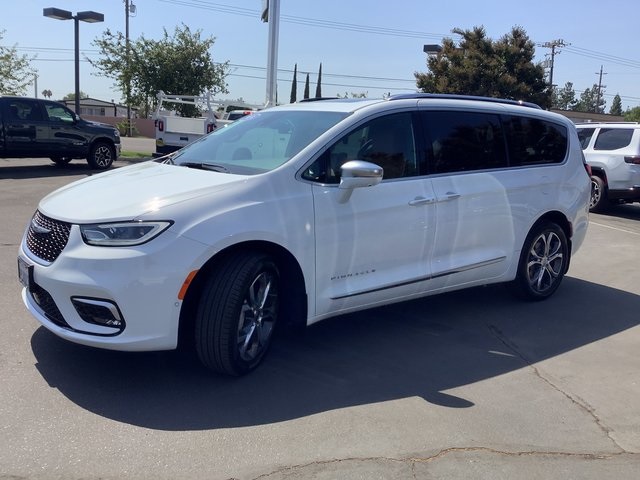 2024 Chrysler Pacifica Pinnacle photo 4