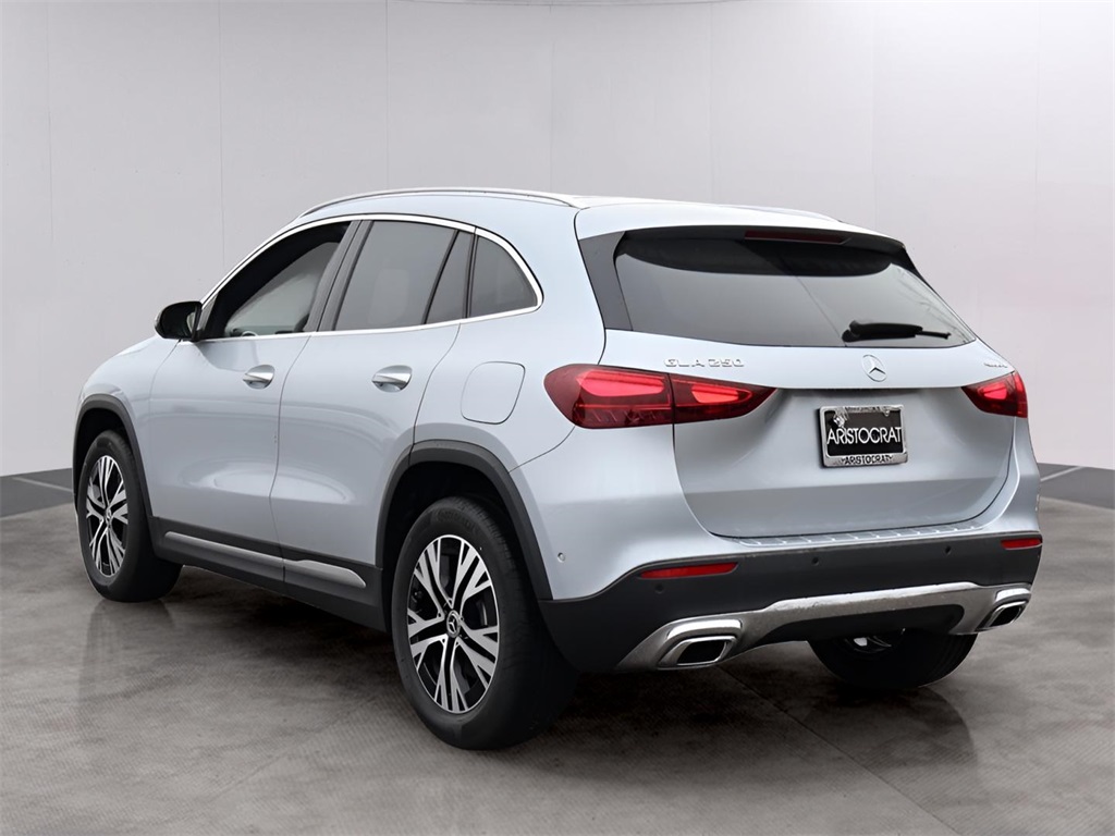 2025 Mercedes Benz GLA 250 4MATIC photo 2