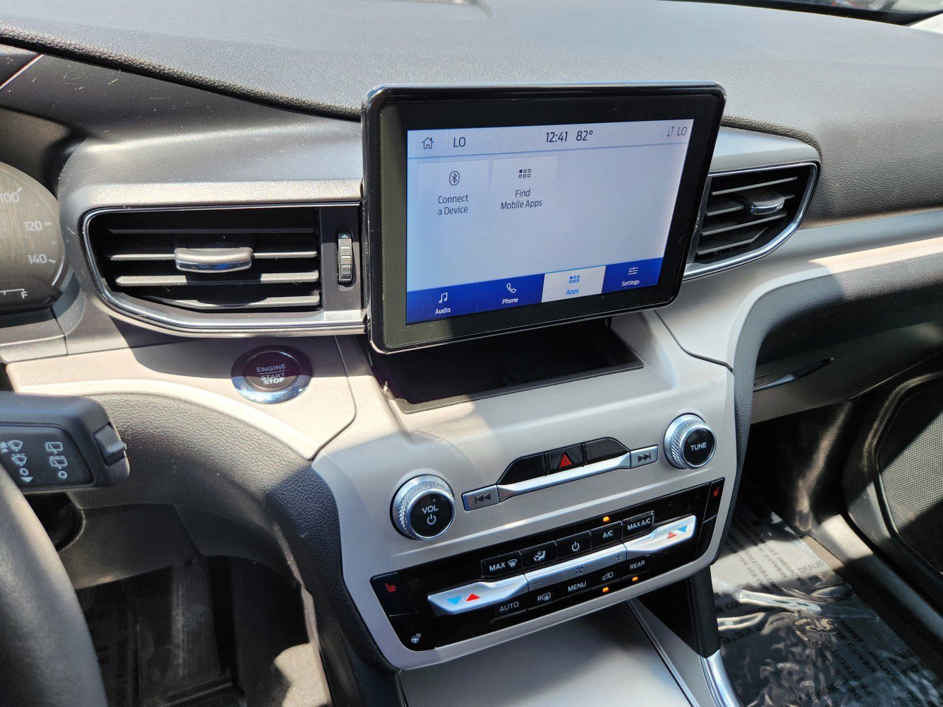 2024 Ford Explorer XLT photo 7