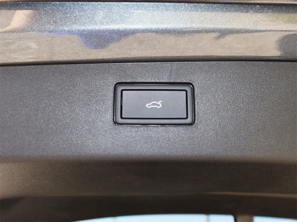 2025 Volkswagen Tiguan SE photo 10