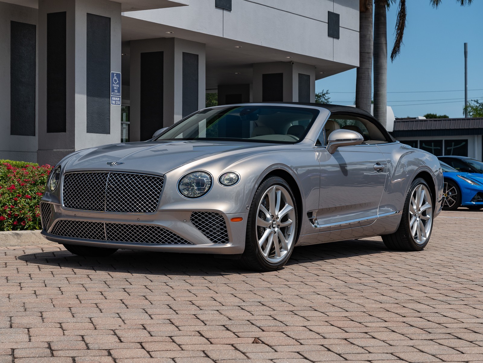 2022 Bentley Continental GT V8 photo 38