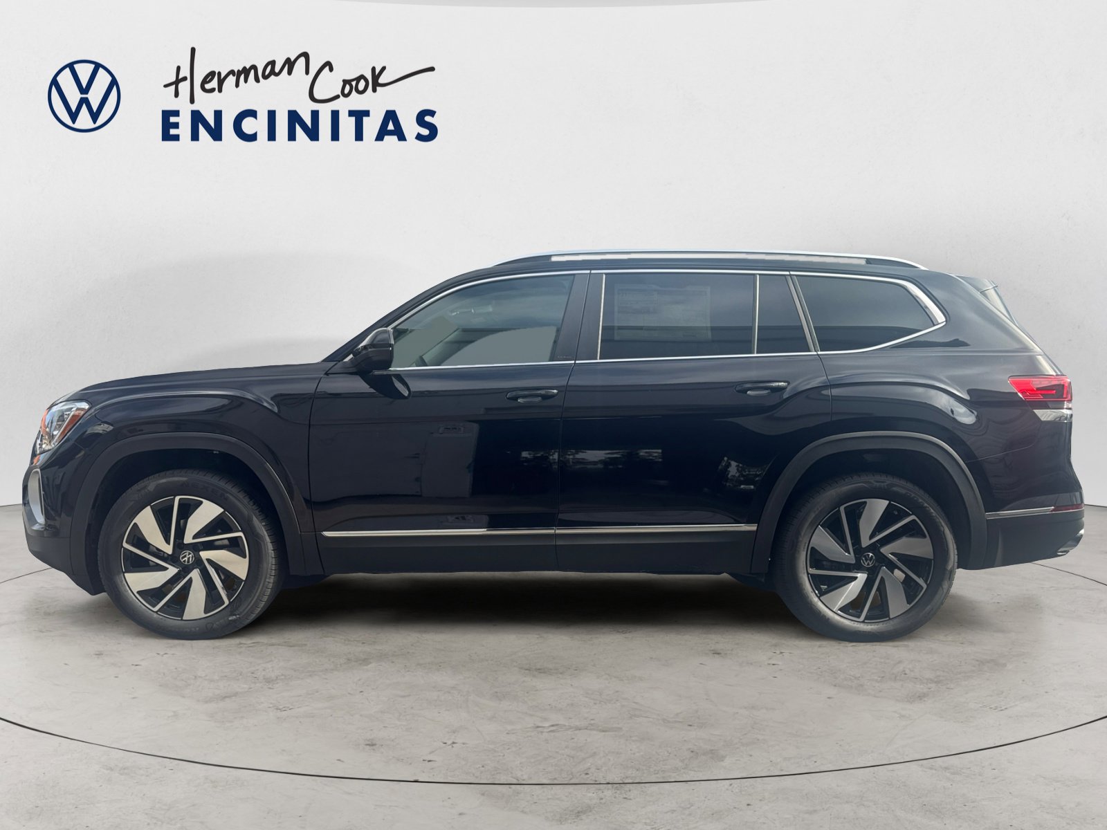 2025 Volkswagen Atlas SEL photo 2