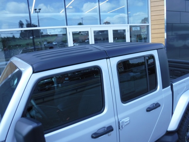 2022 Jeep Gladiator Willys photo 3