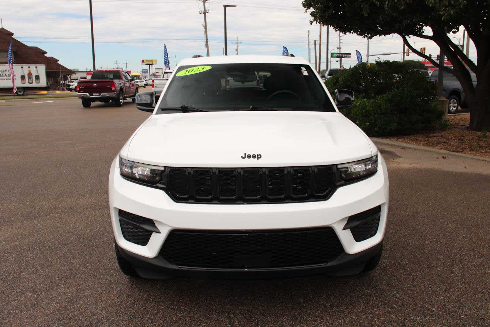 2023 Jeep Grand Cherokee Altitude photo 3