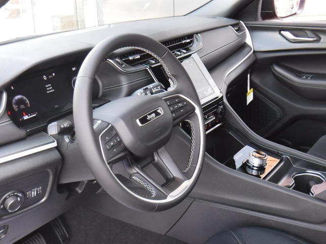 2025 Jeep Grand Cherokee Laredo X photo 12