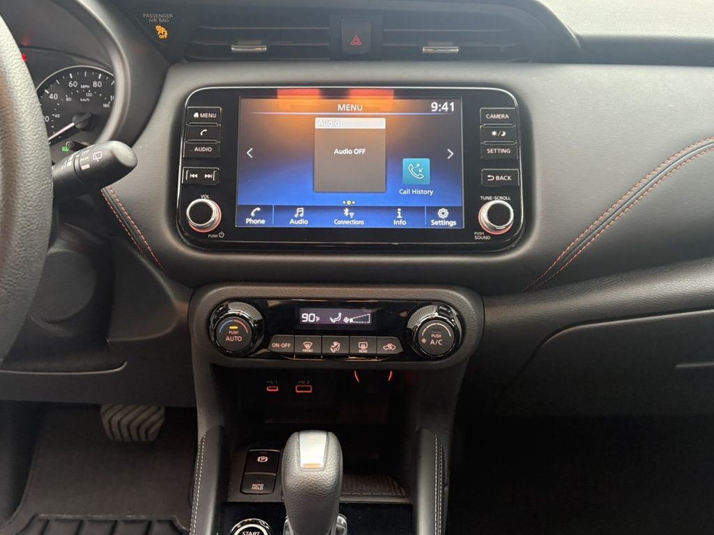 2023 Nissan Kicks SR photo 18