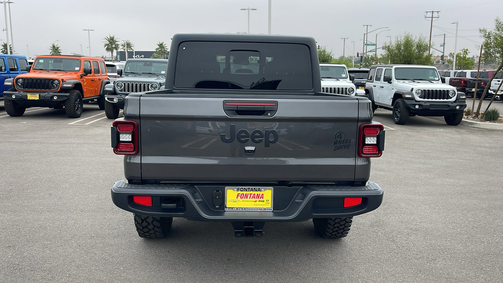 2025 Jeep Gladiator Willys photo 4