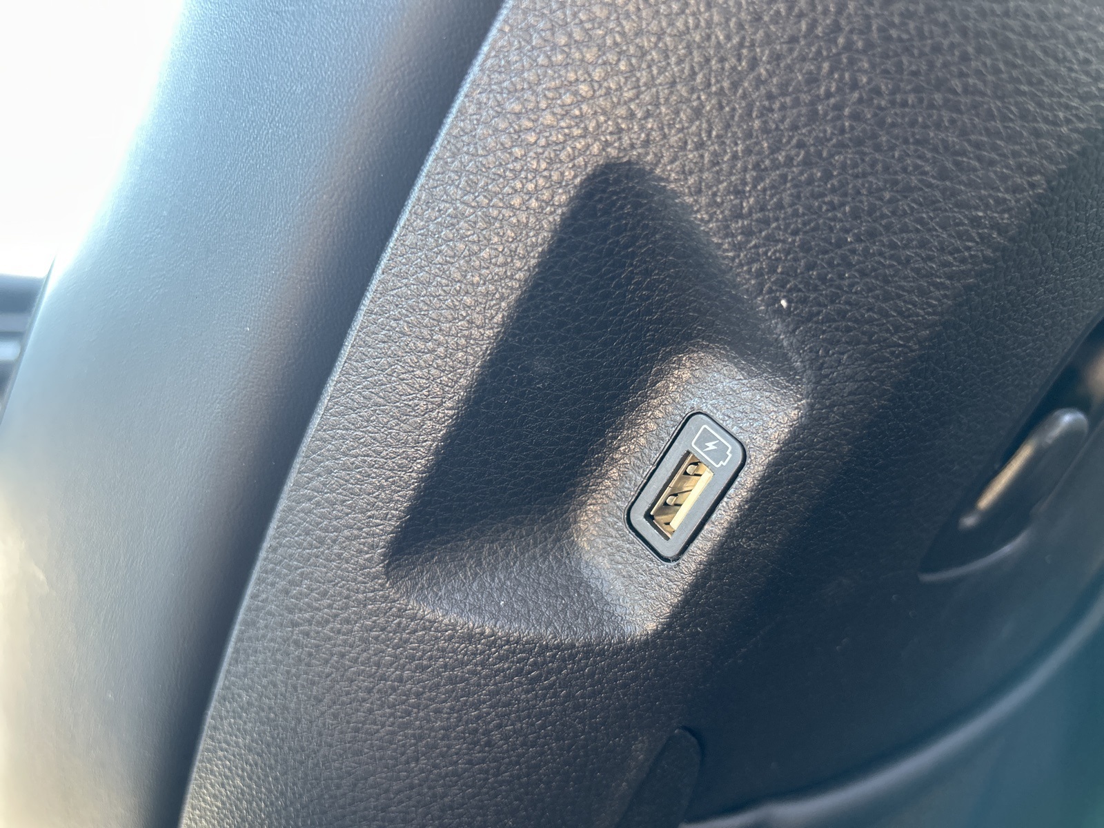 2024 Kia Carnival LX photo 27