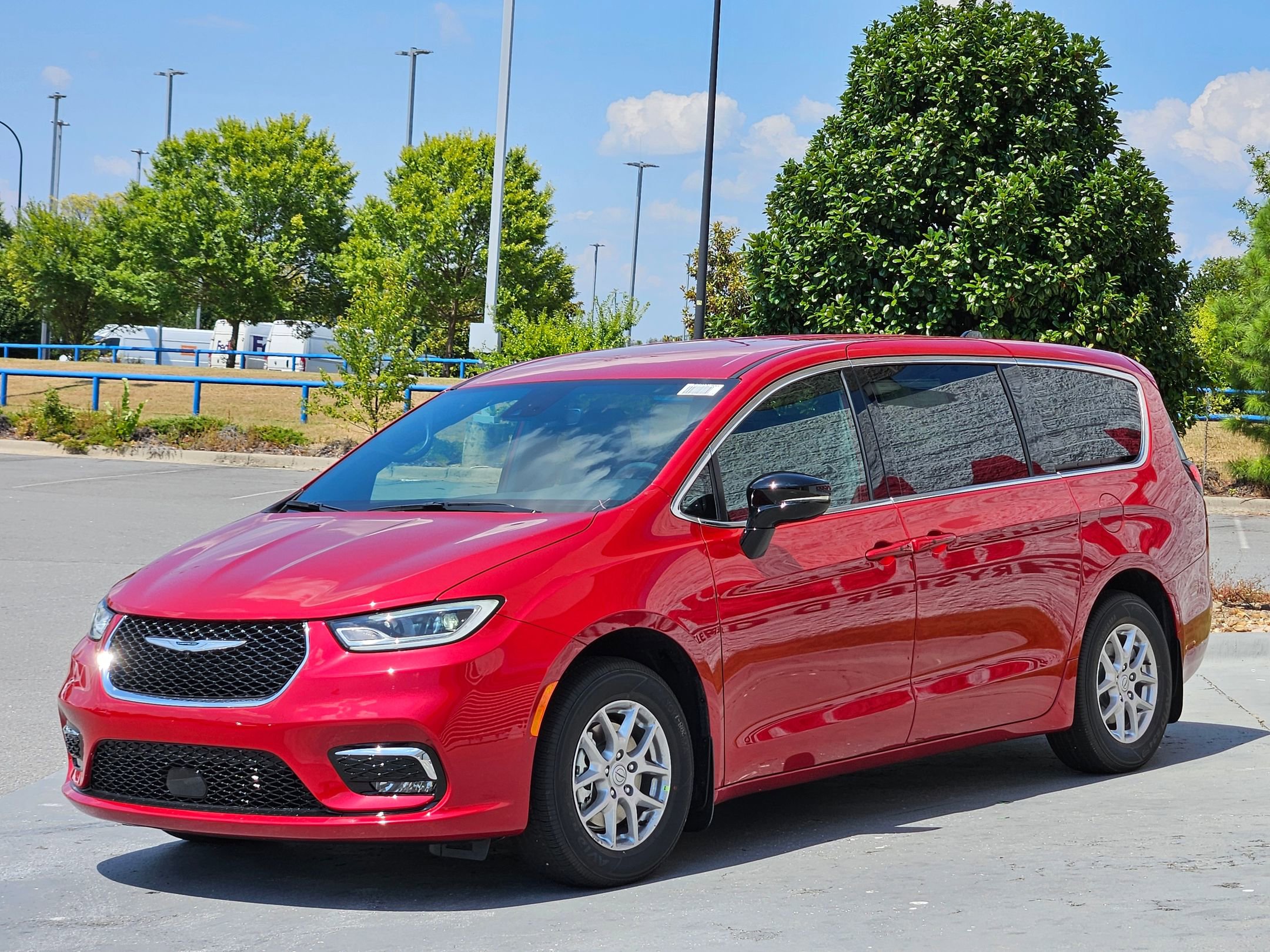 2026 Chrysler Pacifica photo 3