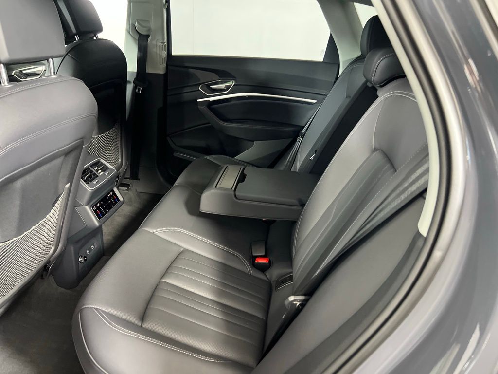 2024 Audi Q8 E-tron Premium Plus photo 24