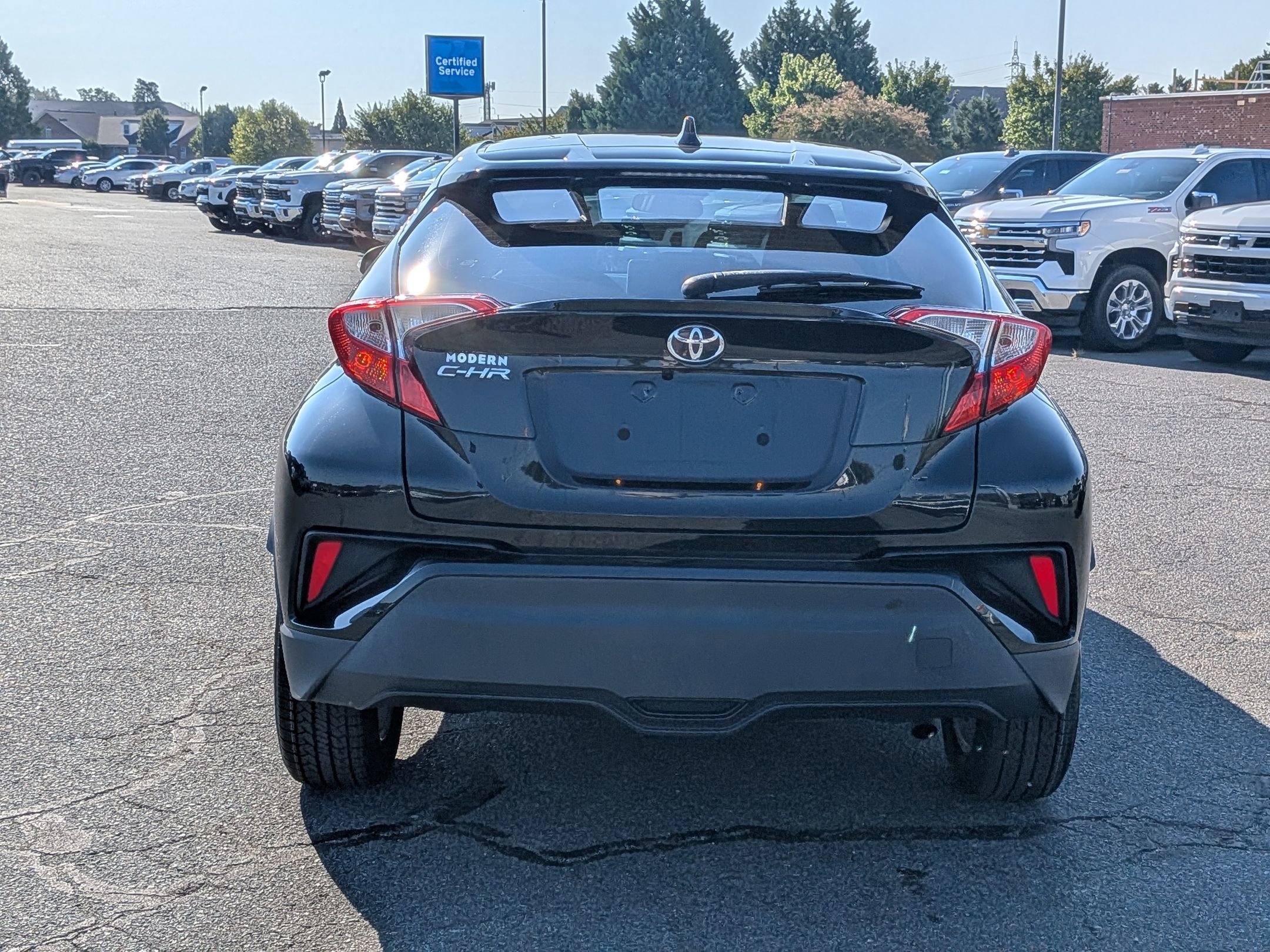 2021 Toyota C-HR LE photo 4