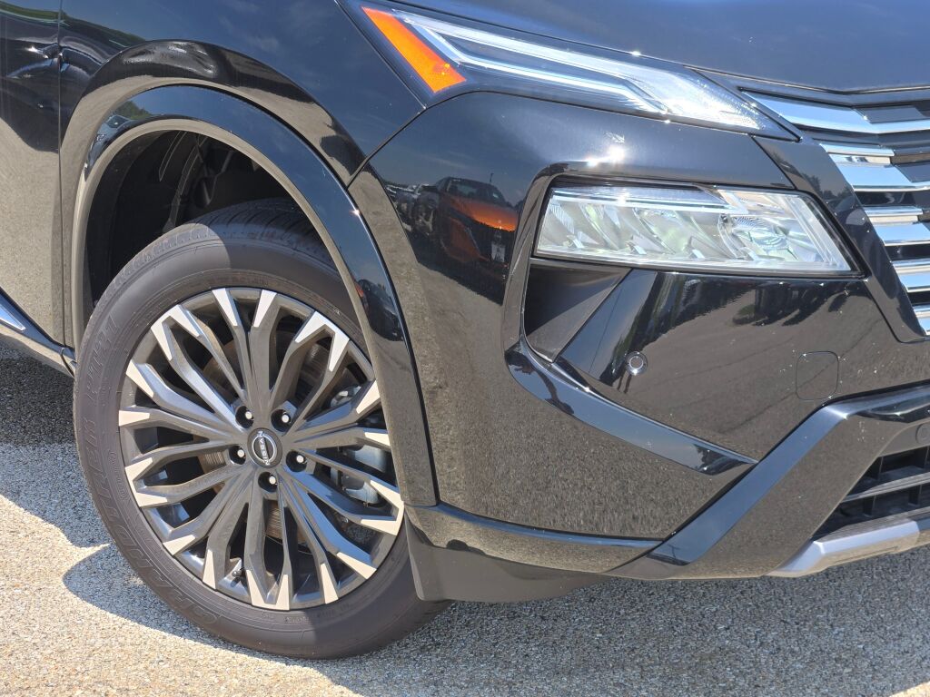 2025 Nissan Rogue Platinum photo 3