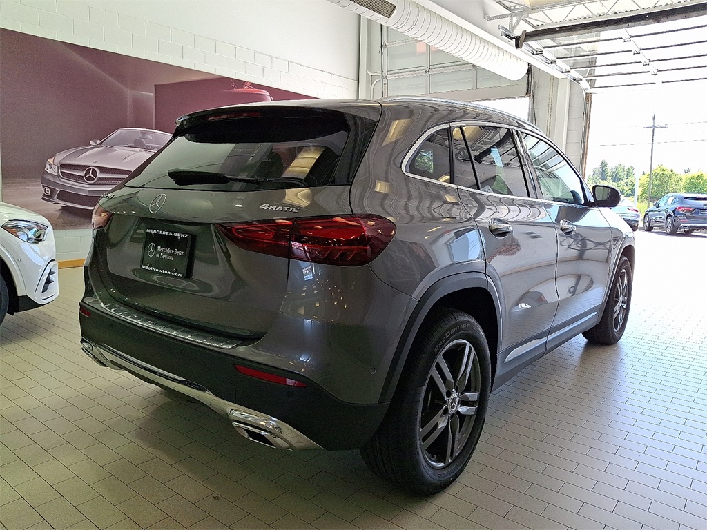 2026 Mercedes Benz GLA 250 4MATIC photo 3