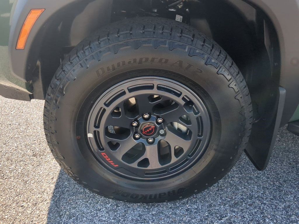 2025 Nissan Frontier PRO-4X photo 10