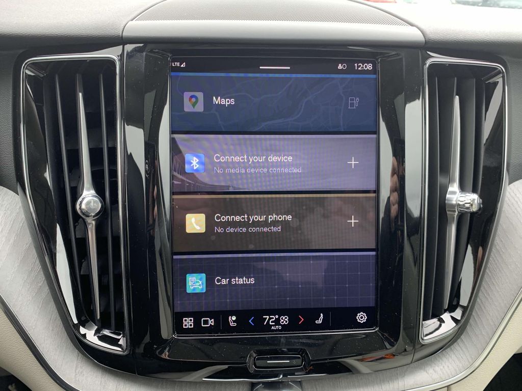 2025 Volvo XC60 T8 Plus photo 17