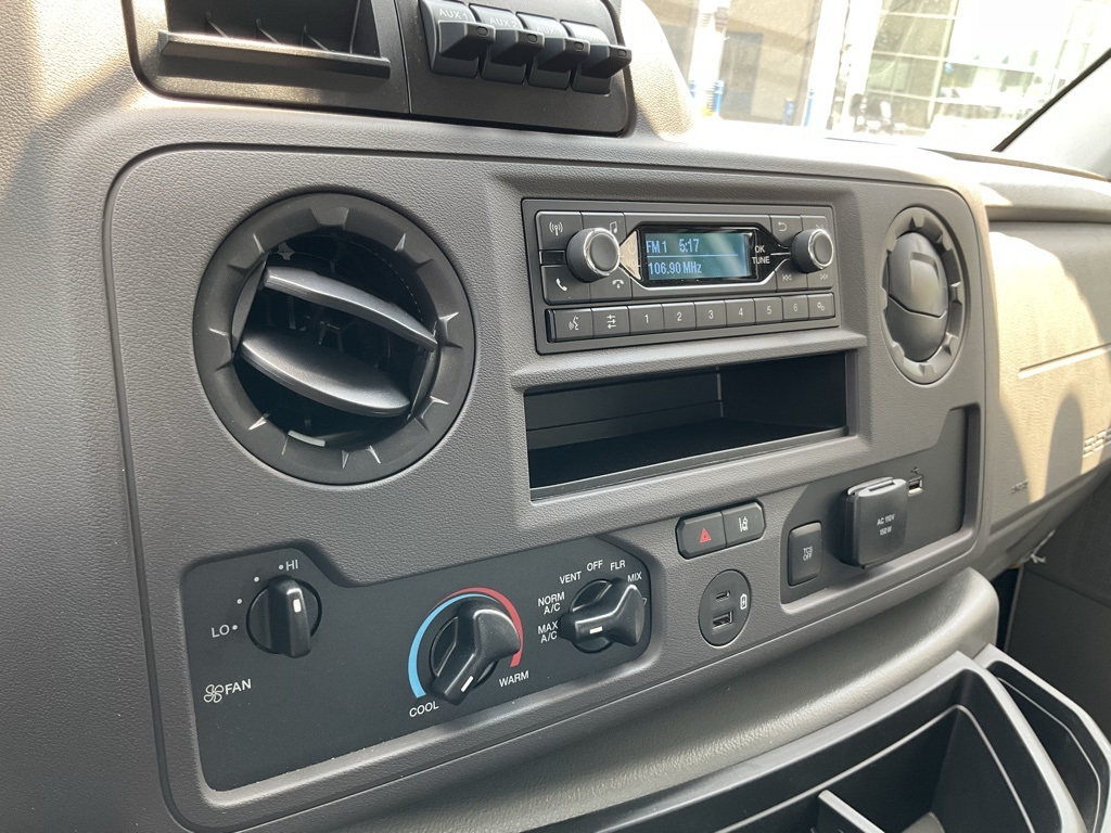 2025 Ford E-350 Base photo 4