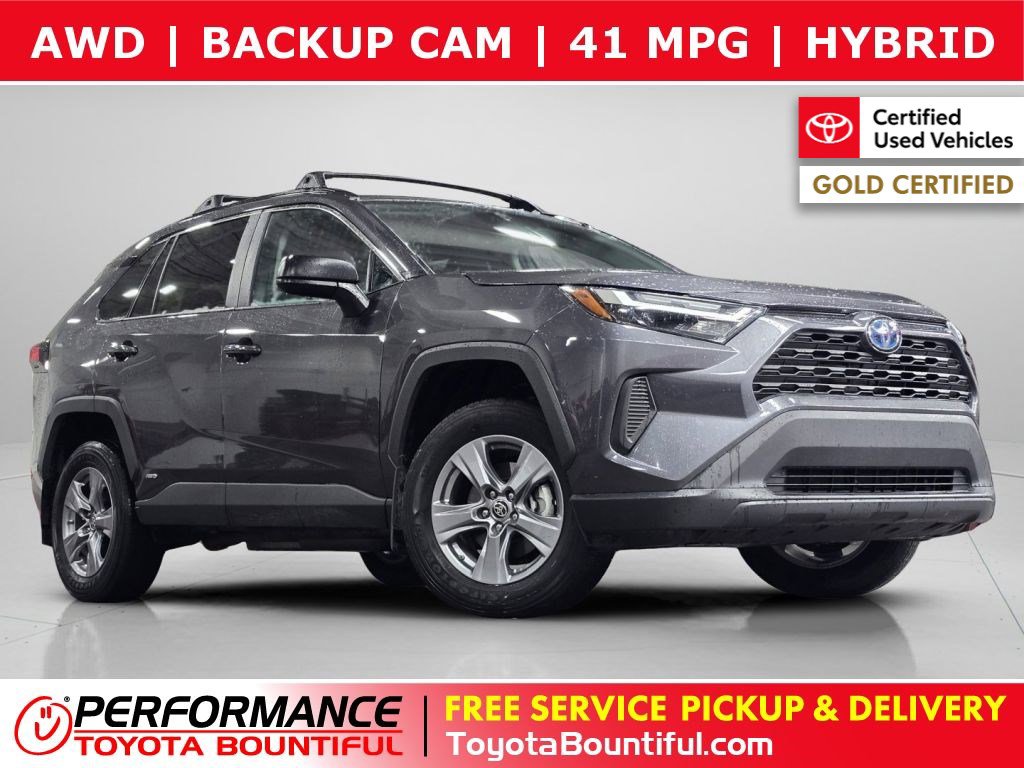 2024 Toyota RAV4 LE's photo