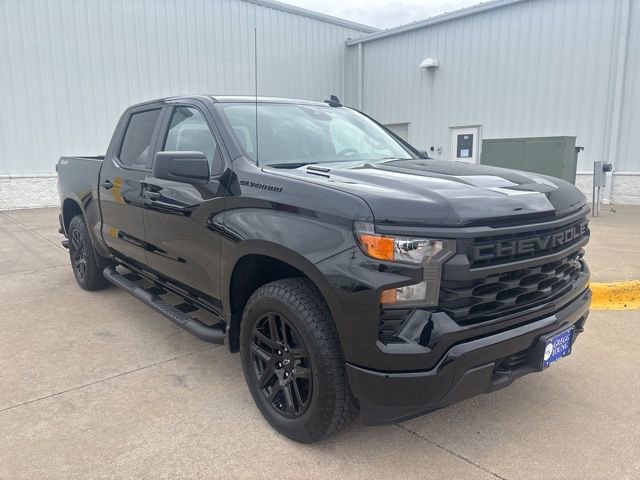 2025 Chevrolet Silverado 1500 Custom photo 3