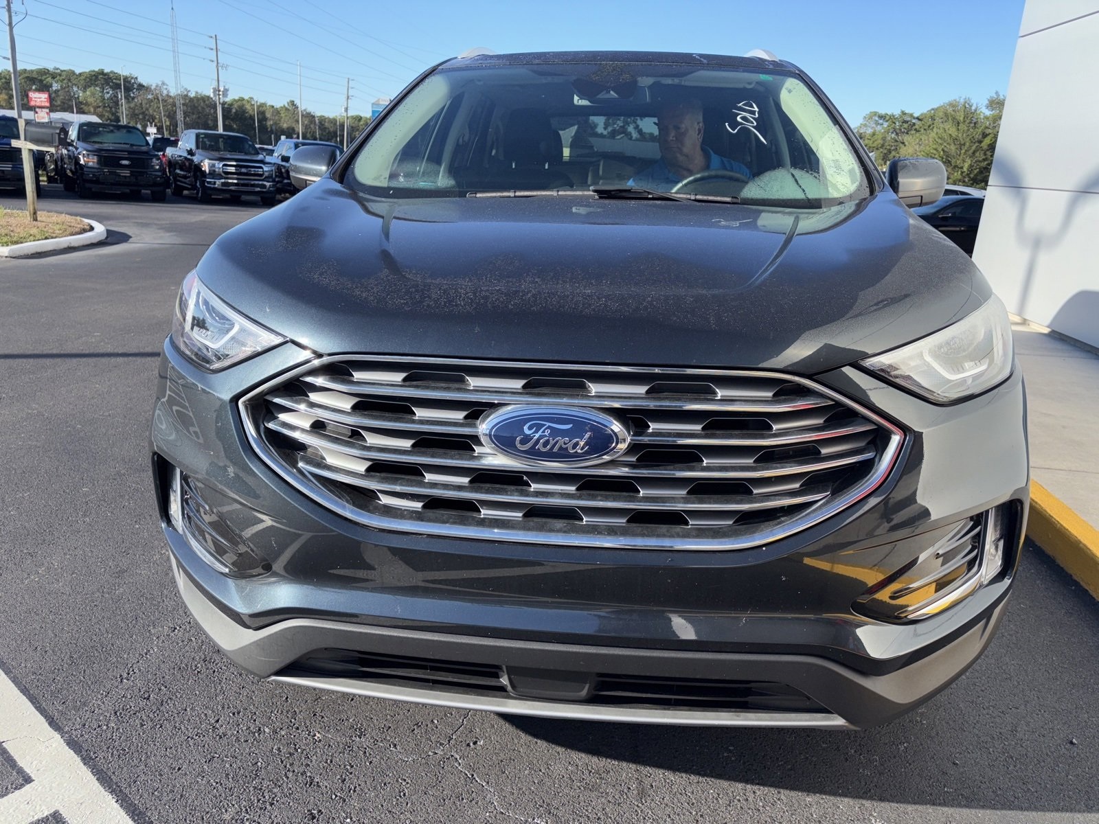 2022 Ford Edge SEL photo 4