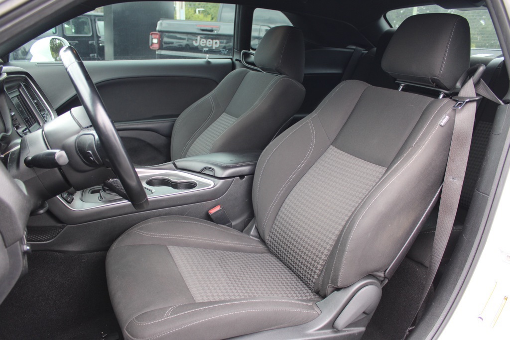 2019 Dodge Challenger SXT photo 5