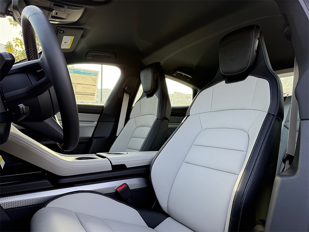 2025 Porsche Taycan 4S photo 15