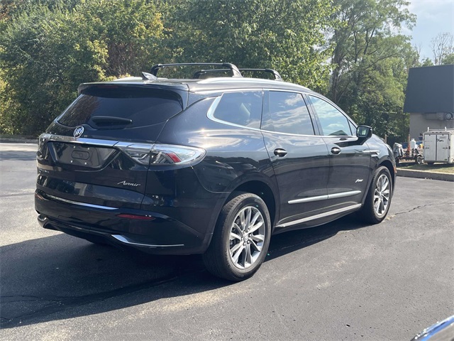 2024 Buick Enclave Avenir photo 2