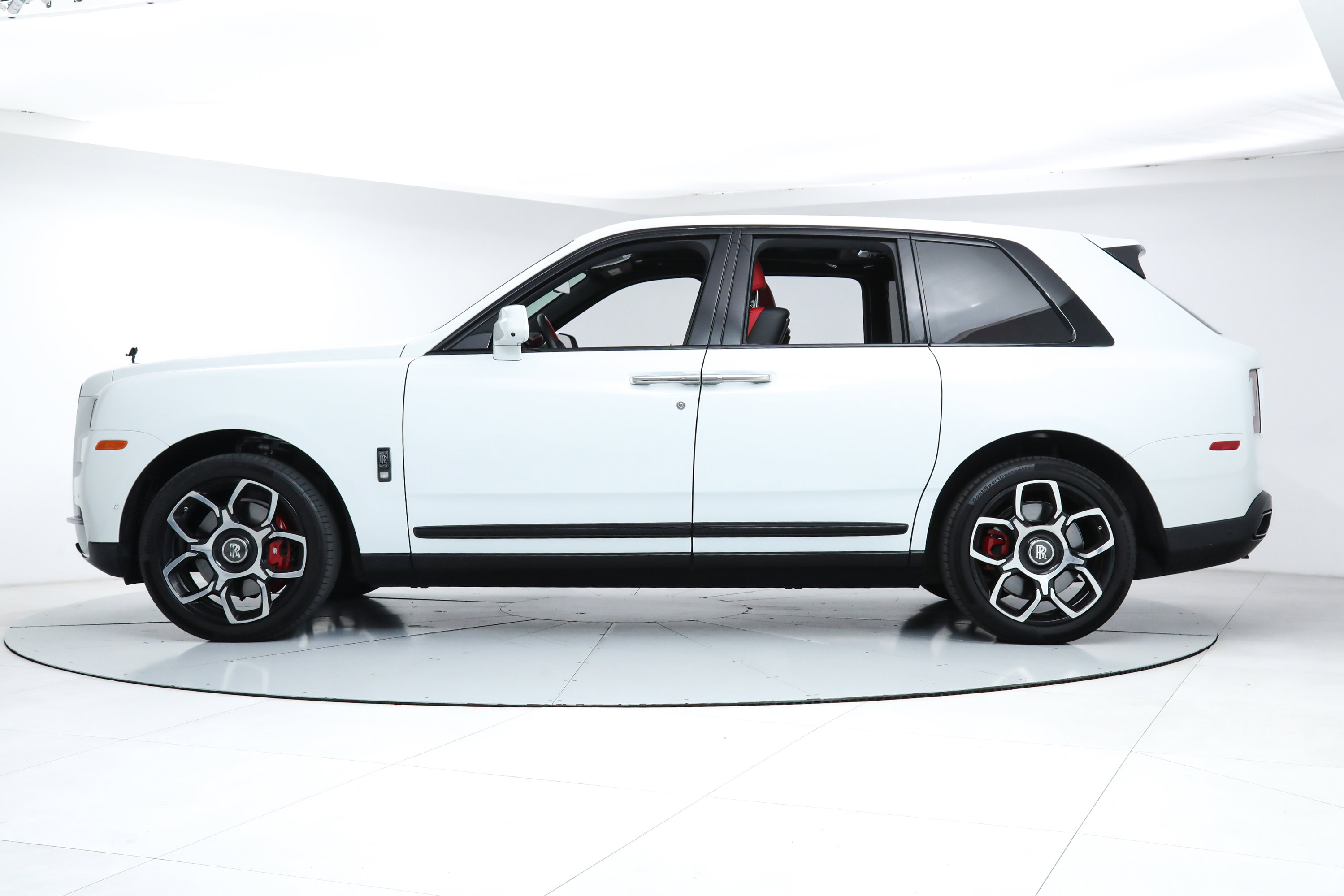 2023 Rolls Royce Cullinan Black Badge photo 2