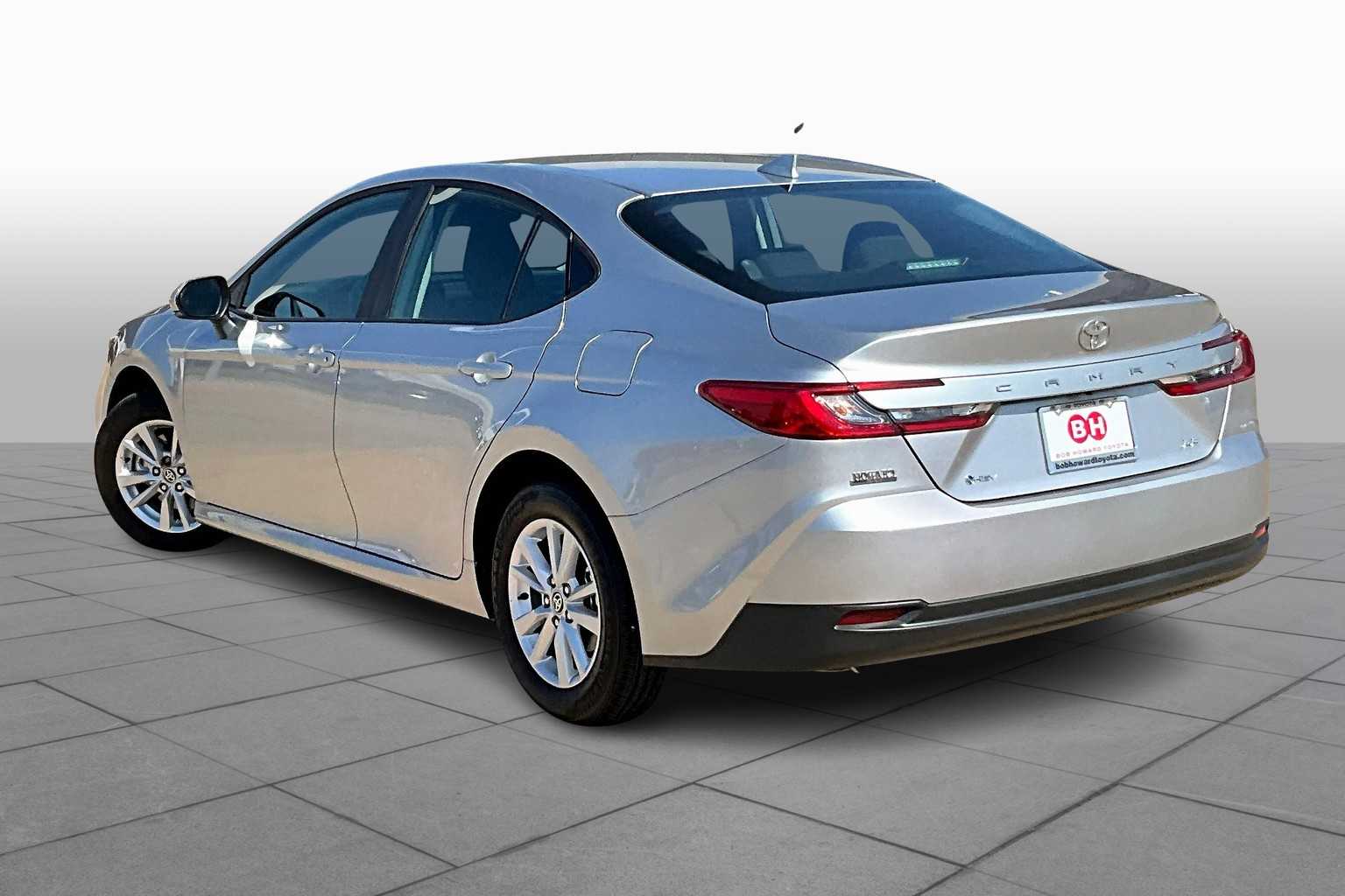 2025 Toyota Camry LE photo 10