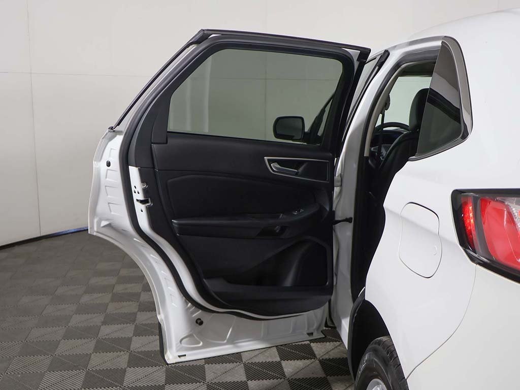 2022 Ford Edge SEL photo 19