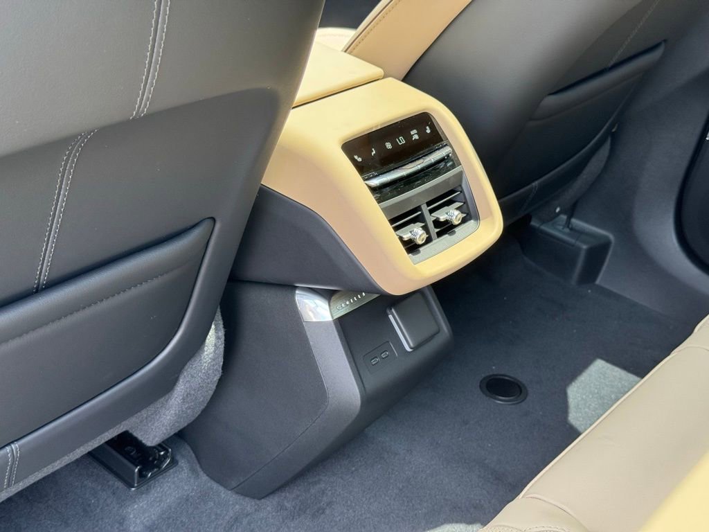 2025 Cadillac Lyriq Luxury photo 23