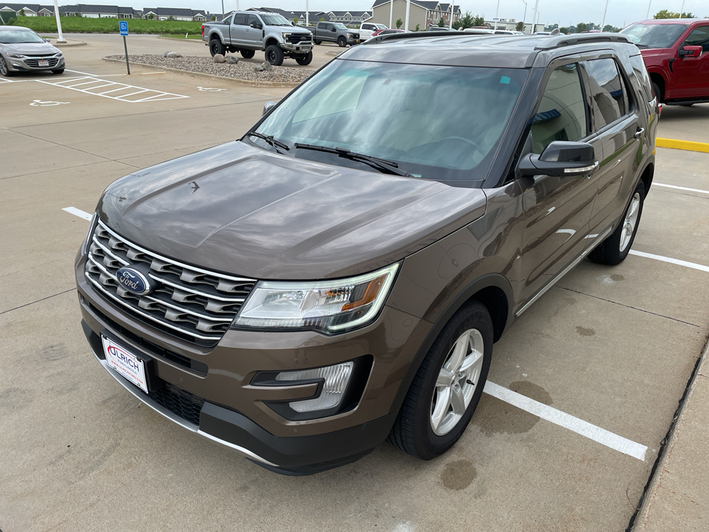 2016 Ford Explorer XLT photo 3