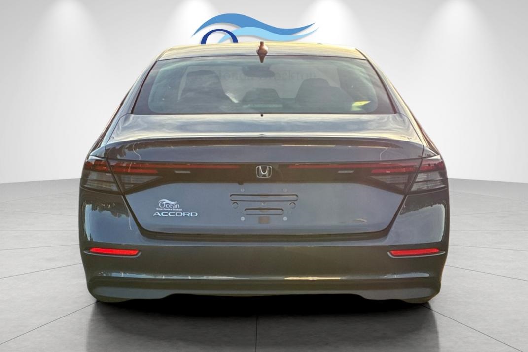 2023 Honda Accord LX photo 3