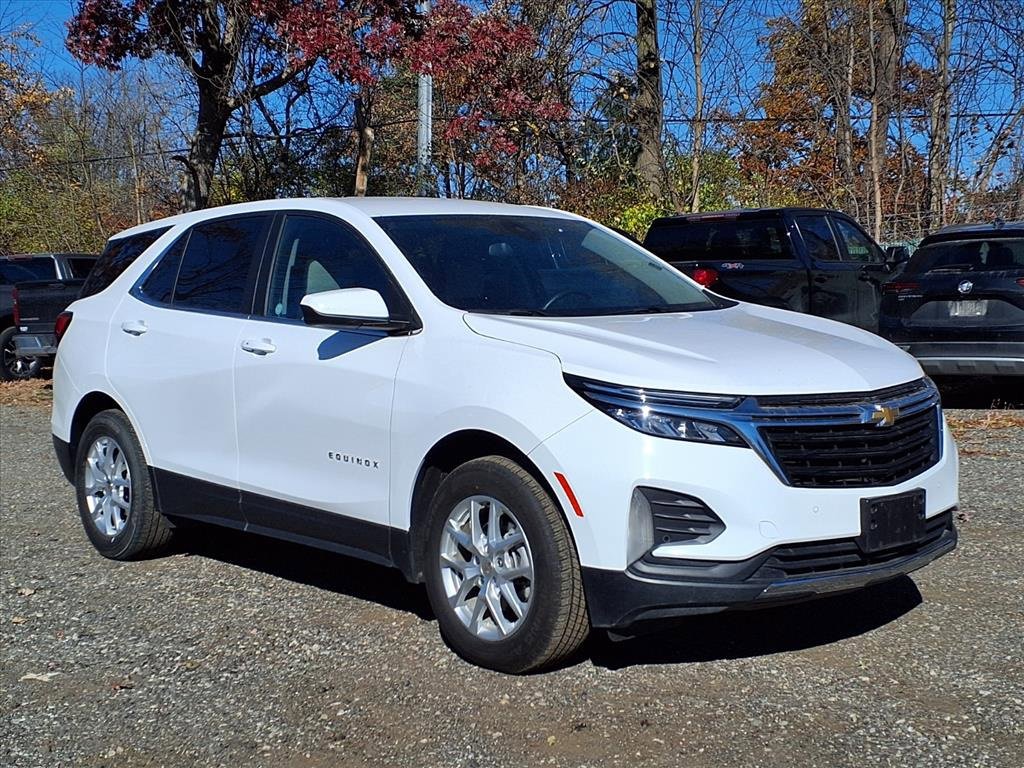 2024 Chevrolet Equinox LT photo 3