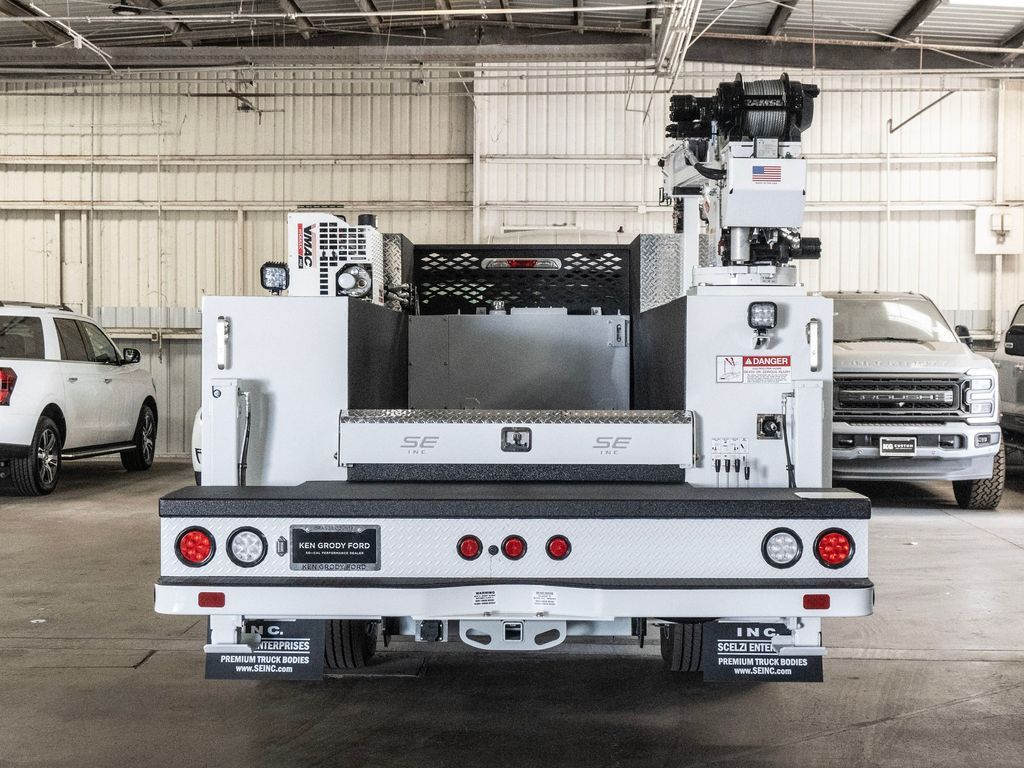 2024 Ford F-600 photo 5