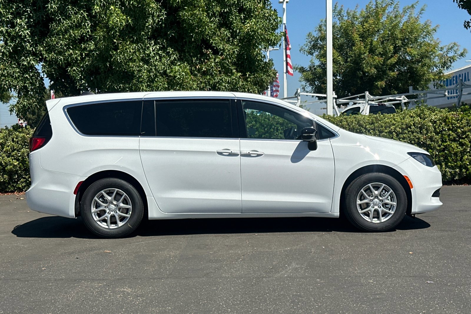 2026 Chrysler Voyager LX photo 3